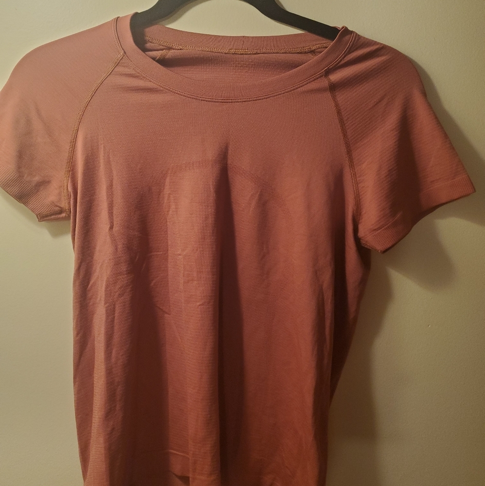 Lululemon swiftly tee size 8
